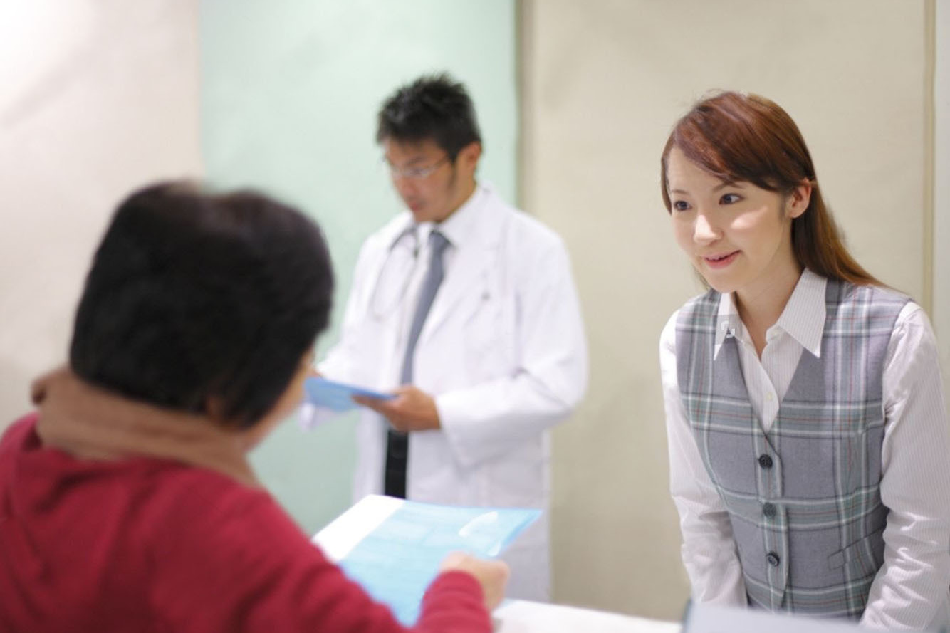 窓口での受付・案内業務